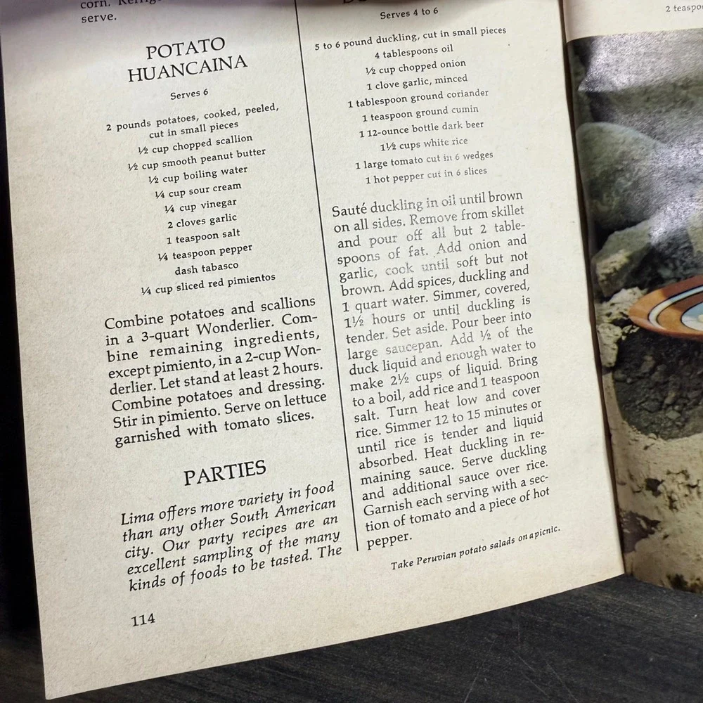 Vintage Tupperware Picnics Parties Snacks Around the World Cookbook Recipes‎